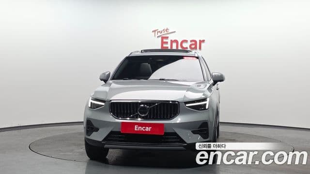 Volvo XC40 B4 Ultra Bright, 2025 3
