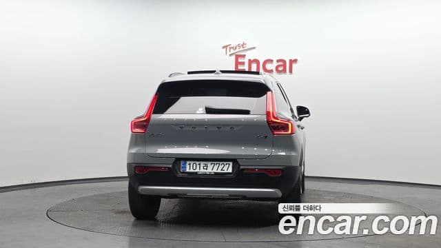Volvo XC40 B4 Ultra Bright, 2025 4