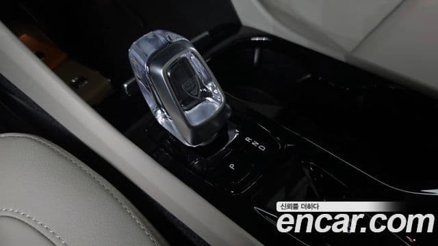 Volvo XC40 B4 Ultra Bright, 2025 9