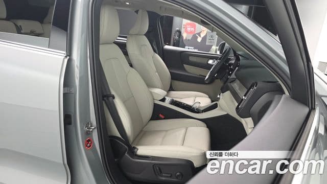 Volvo XC40 B4 Ultra Bright, 2025 10