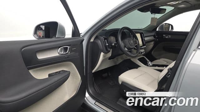 Volvo XC40 B4 Ultra Bright, 2025 11