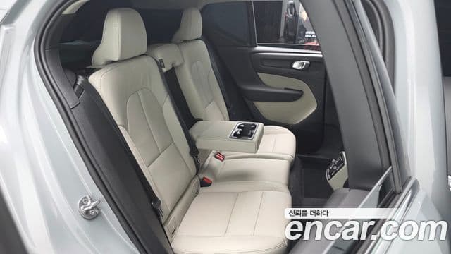 Volvo XC40 B4 Ultra Bright, 2025 12