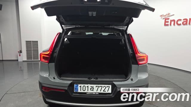 Volvo XC40 B4 Ultra Bright, 2025 20