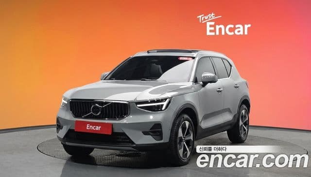 Volvo XC40 B4 Ultra Bright, 2025 1