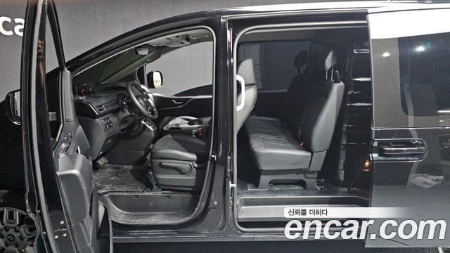 Hyundai Staria Modern, 2025 10