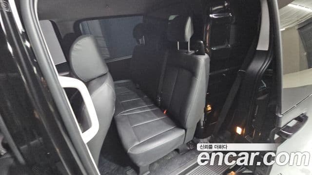 Hyundai Staria Modern, 2025 11