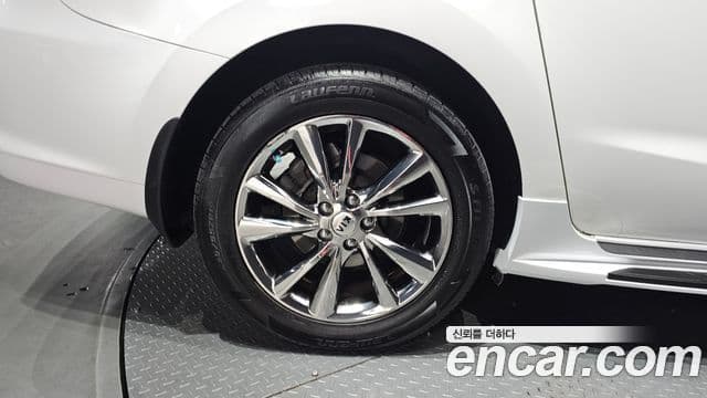 Kia The / новый New Carnival VIP, 2019 все фото