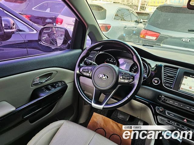 Kia The / новый New Carnival VIP, 2019 14