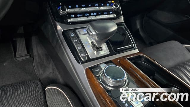 Genesis EQ900 Prestige, 2018 9