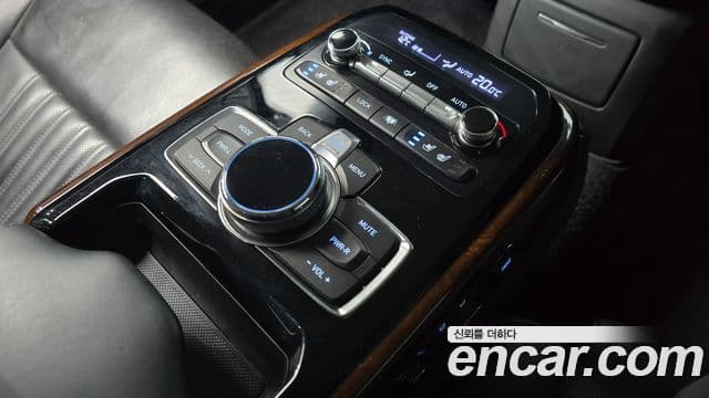 Genesis EQ900 Prestige, 2018 18