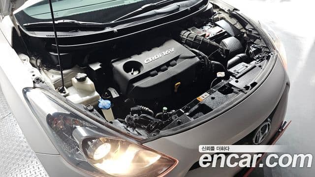 Hyundai i30(новый кузов / новое поколение) дизель 1.6 VGT Unique, 2013 6