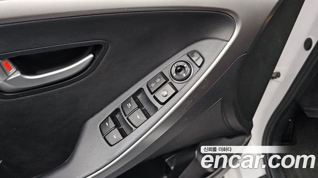 Hyundai i30(новый кузов / новое поколение) дизель 1.6 VGT Unique, 2013 16