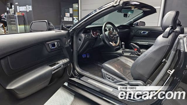 Ford Mustang кабриолет, 2021 11