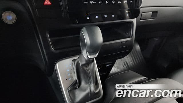 Hyundai Staria Modern, 2024 9