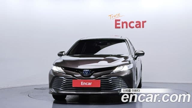 Toyota 캠리 (XV70) 2.5 XLE гибрид, 2020 3