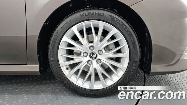 Toyota 캠리 (XV70) 2.5 XLE гибрид, 2020 все фото