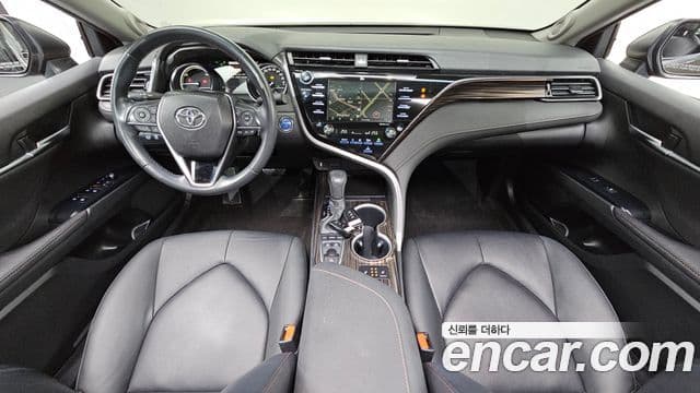Toyota 캠리 (XV70) 2.5 XLE гибрид, 2020 7