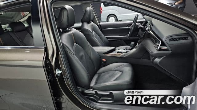 Toyota 캠리 (XV70) 2.5 XLE гибрид, 2020 10