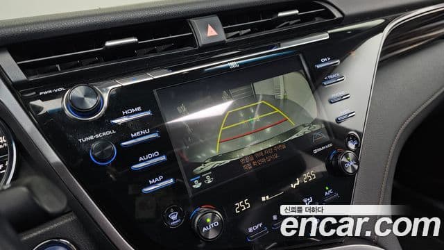 Toyota 캠리 (XV70) 2.5 XLE гибрид, 2020 16