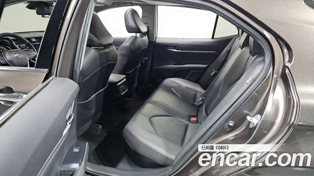 Toyota 캠리 (XV70) 2.5 XLE гибрид, 2020 17