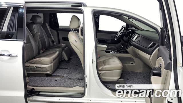 Kia All New Carnival VIP, 2017 12