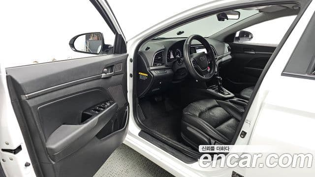 Hyundai Avante AD Style, 2017 10