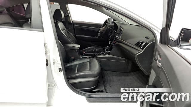 Hyundai Avante AD Style, 2017 11