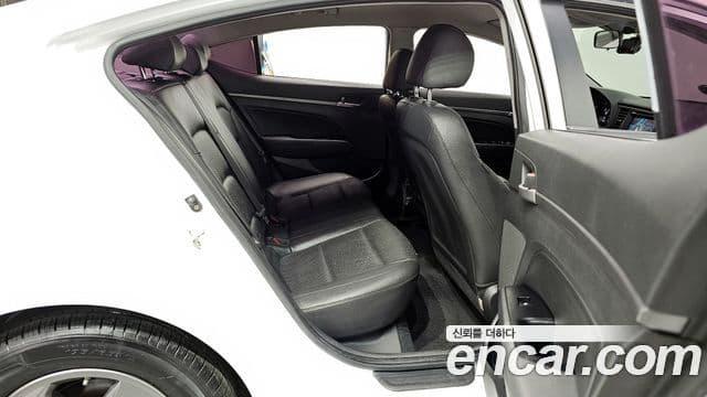 Hyundai Avante AD Style, 2017 12