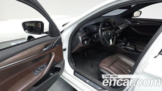 BMW 5시리즈 (G30) 520d M Sport Plus, 2017 10