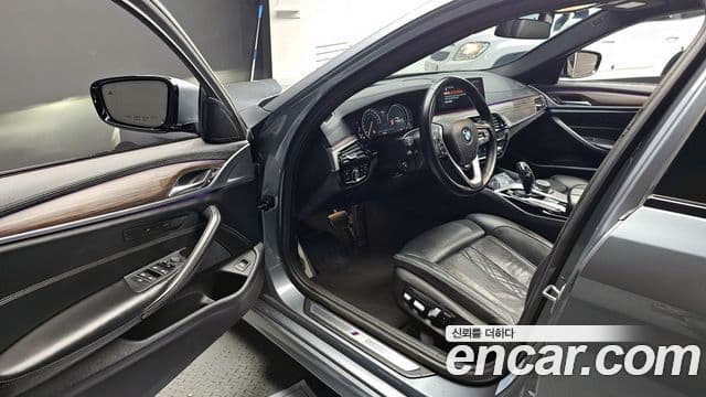 BMW 5시리즈 (G30) 520d xDrive M Sport Plus, 2017 10