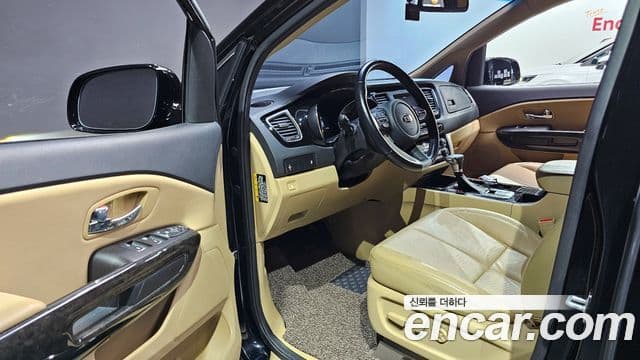 Kia The / новый New Carnival VIP, 2019 11