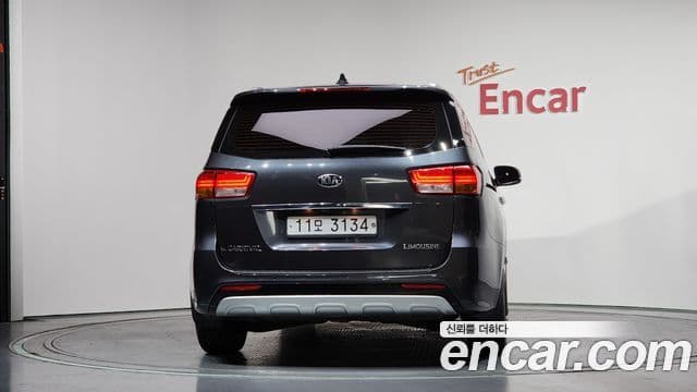 Kia All New Carnival VIP, 2016 4