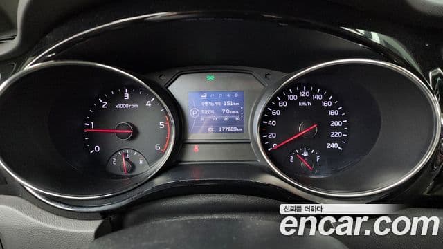 Kia All New Carnival VIP, 2016 8