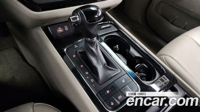 Kia All New Carnival VIP, 2016 9