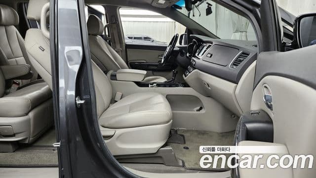Kia All New Carnival VIP, 2016 11