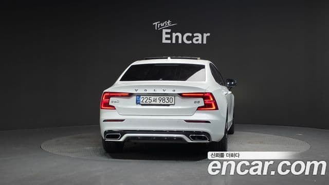 Volvo S60 3세대 B5 R-Design, 2022 4