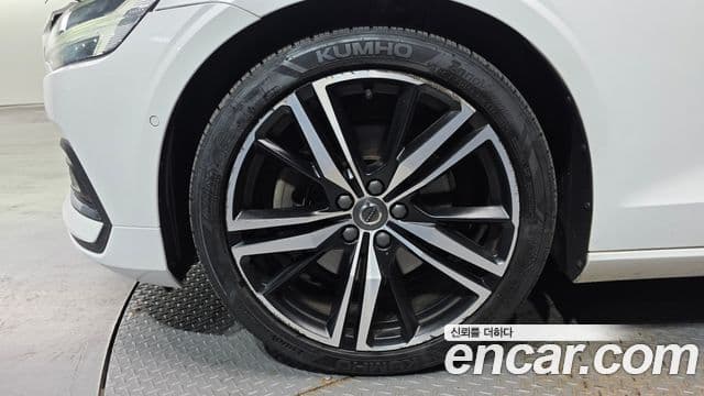 Volvo S60 3세대 B5 R-Design, 2022 все фото