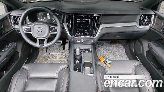 Volvo S60 3세대 B5 R-Design, 2022 7