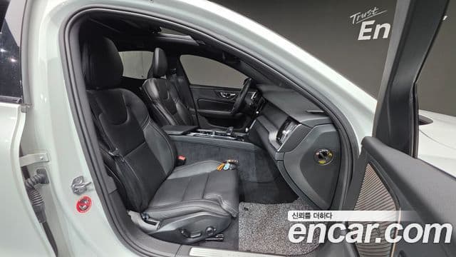 Volvo S60 3세대 B5 R-Design, 2022 10