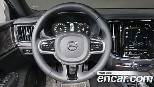 Volvo S60 3세대 B5 R-Design, 2022 14