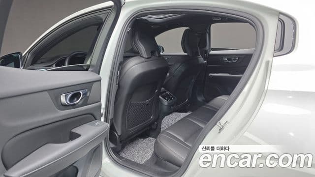 Volvo S60 3세대 B5 R-Design, 2022 17