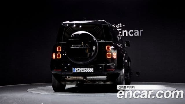 Land Rover Defender (L663) 110 D300 X-Dynamic HSE, 2025 4