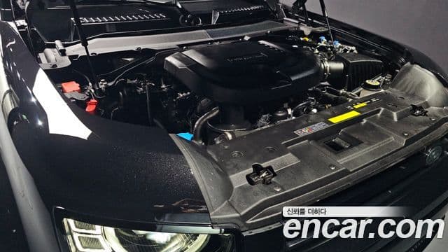 Land Rover Defender (L663) 110 D300 X-Dynamic HSE, 2025 6