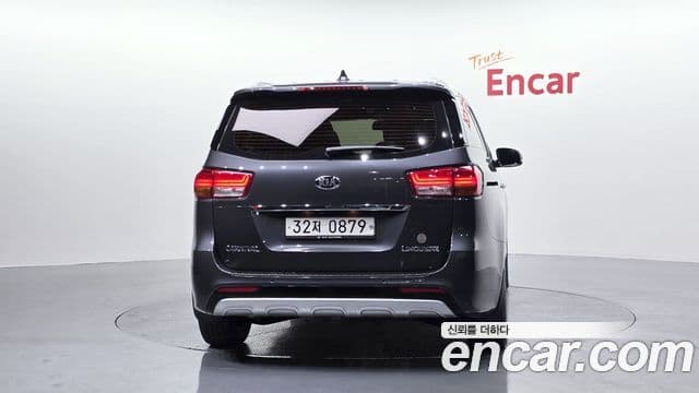 Kia All New Carnival VIP, 2016 4