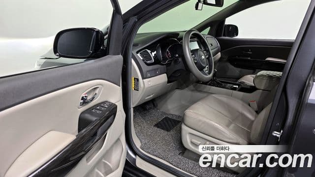 Kia All New Carnival VIP, 2016 11