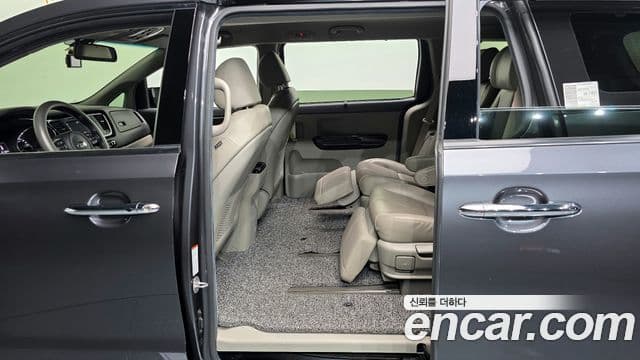Kia All New Carnival VIP, 2016 12