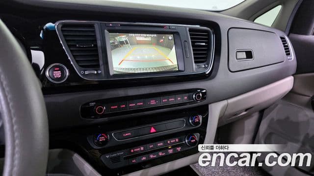 Kia All New Carnival VIP, 2016 15