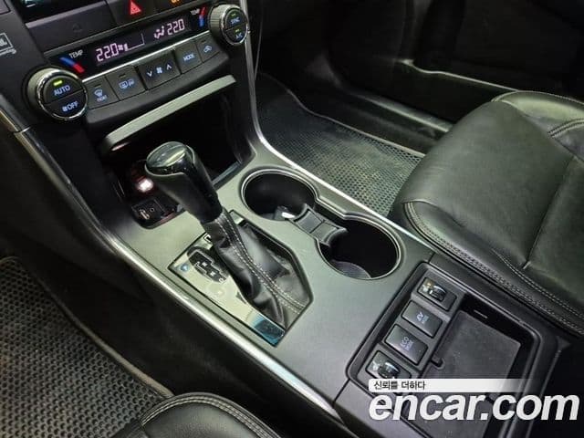 Toyota New 캠리 гибрид XLE, 2017 8