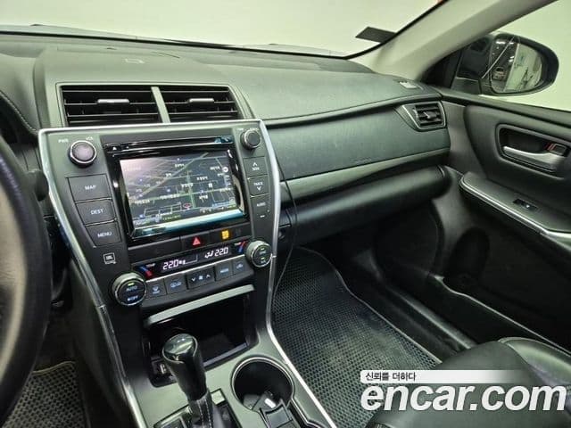 Toyota New 캠리 гибрид XLE, 2017 10