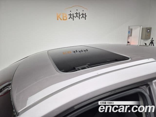 Toyota New 캠리 гибрид XLE, 2017 13